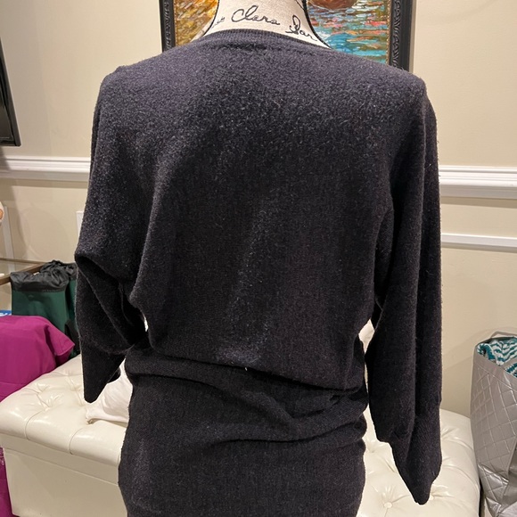 Gray V-neck sweater - Picture 2 of 4